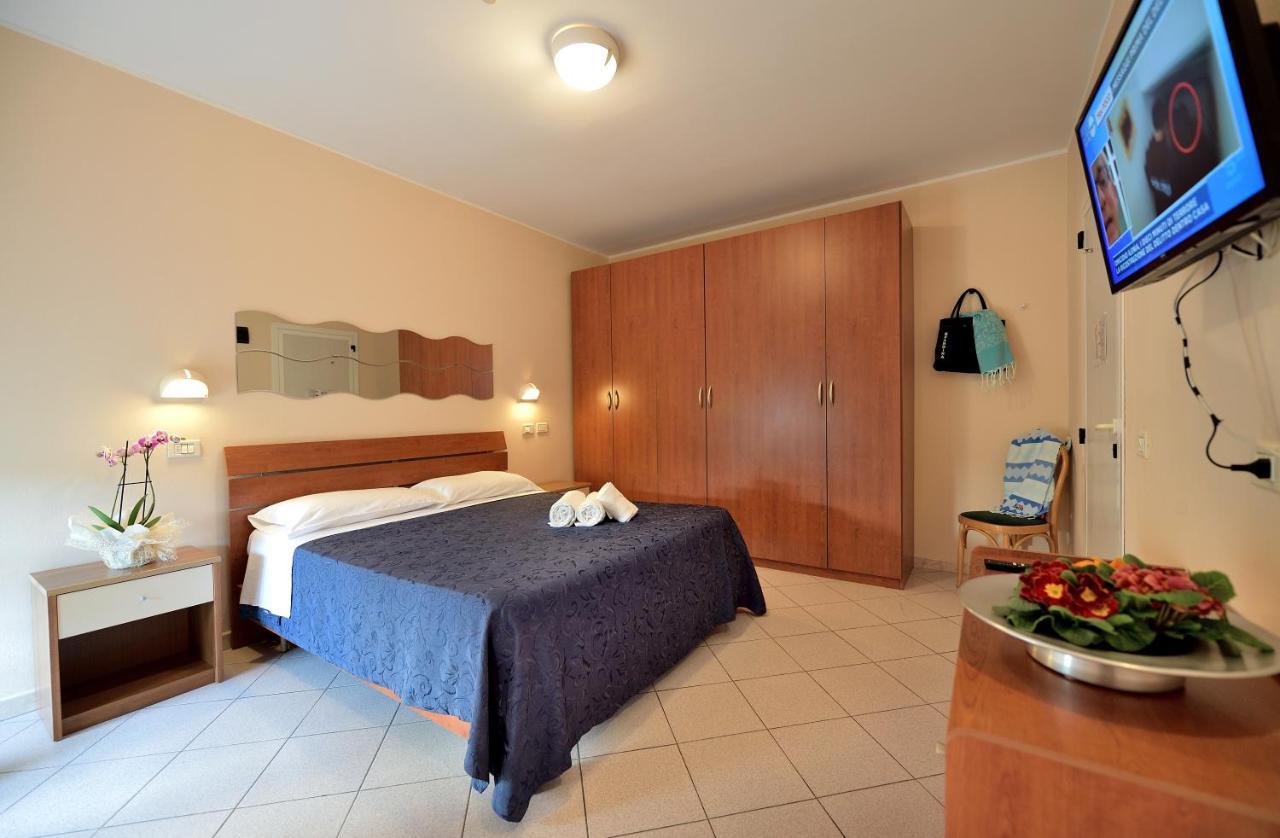 Hotel Oltremar B&B カットーリカ エクステリア 写真