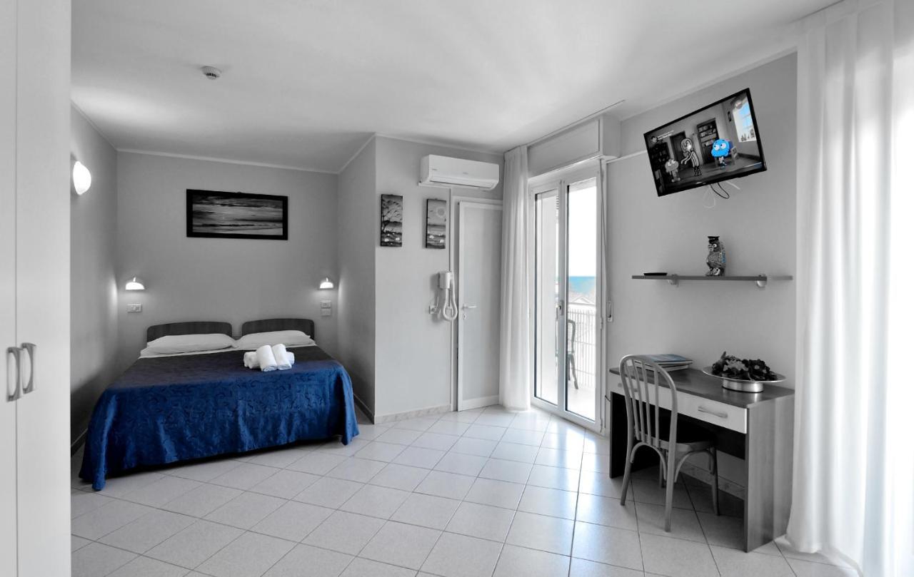 Hotel Oltremar B&B カットーリカ エクステリア 写真