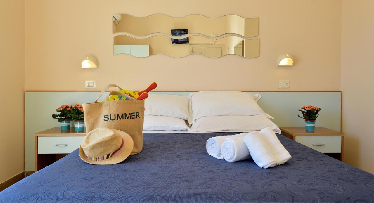 Hotel Oltremar B&B カットーリカ エクステリア 写真