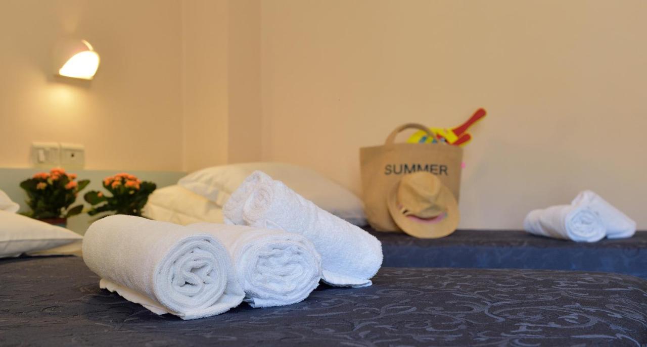 Hotel Oltremar B&B カットーリカ エクステリア 写真