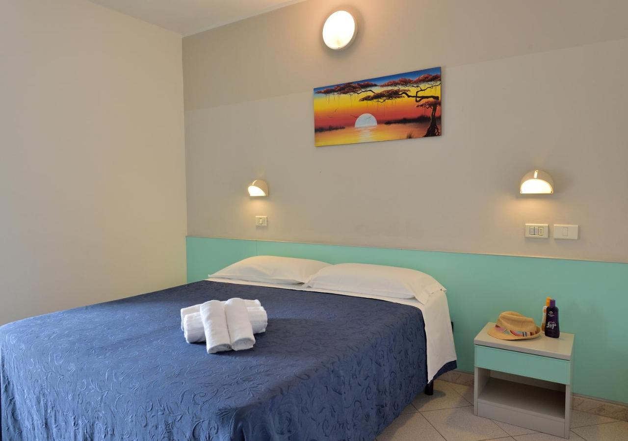 Hotel Oltremar B&B カットーリカ エクステリア 写真