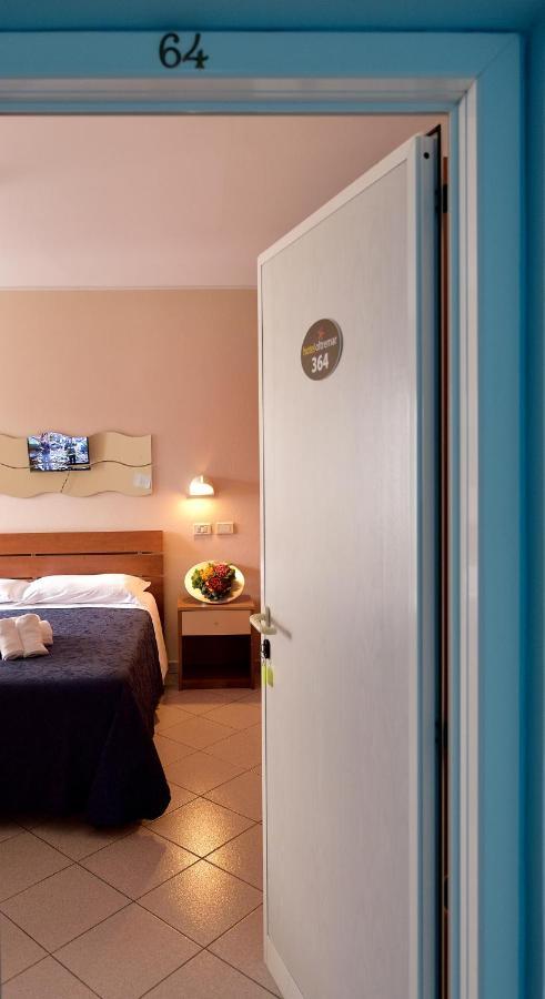 Hotel Oltremar B&B カットーリカ エクステリア 写真