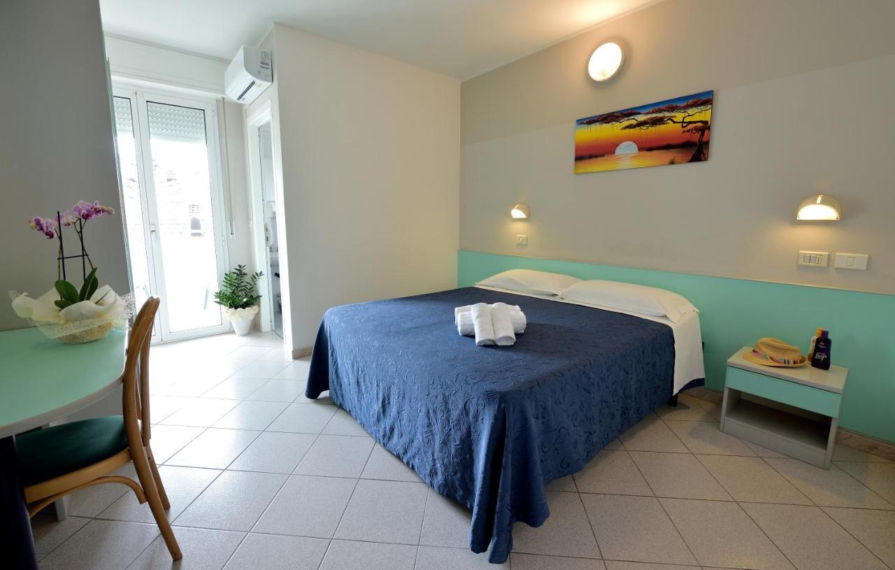 Hotel Oltremar B&B カットーリカ エクステリア 写真