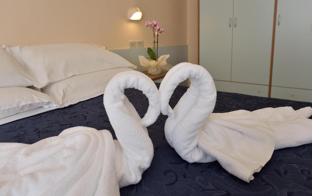 Hotel Oltremar B&B カットーリカ エクステリア 写真