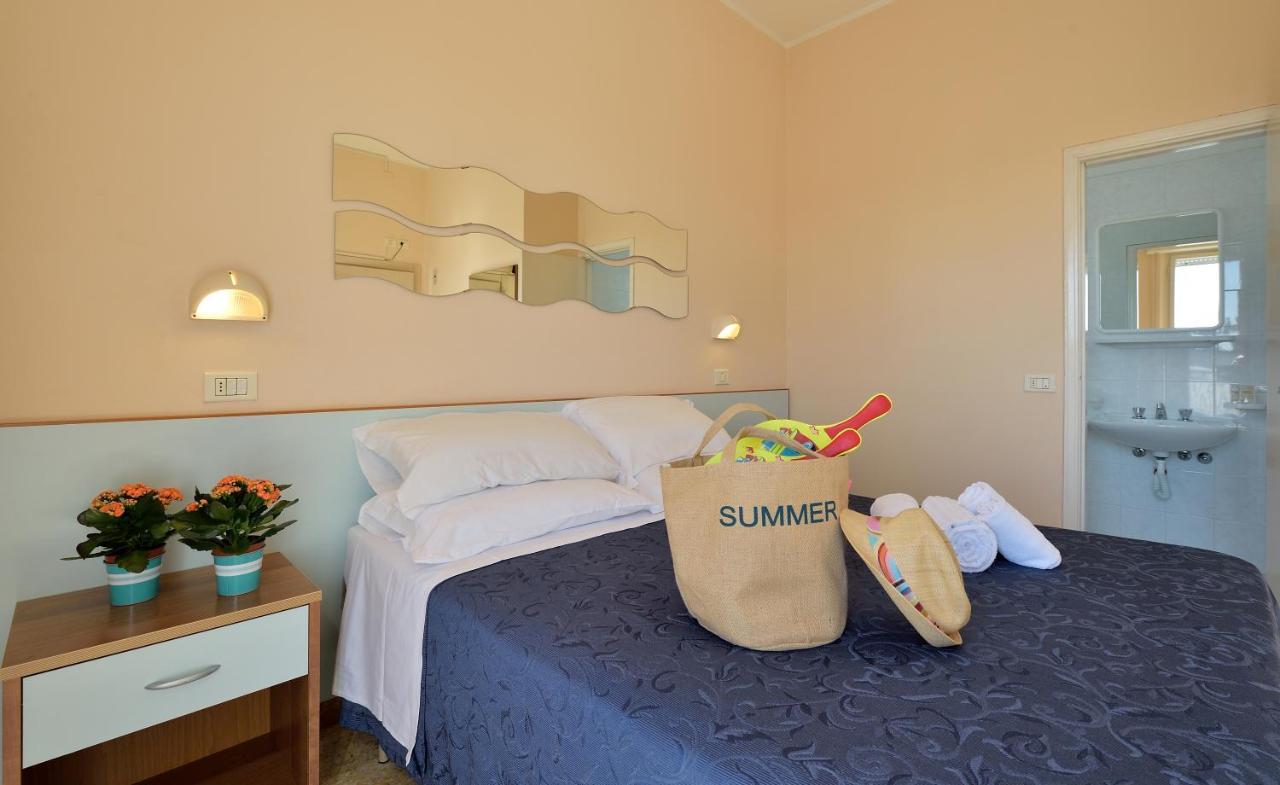 Hotel Oltremar B&B カットーリカ エクステリア 写真