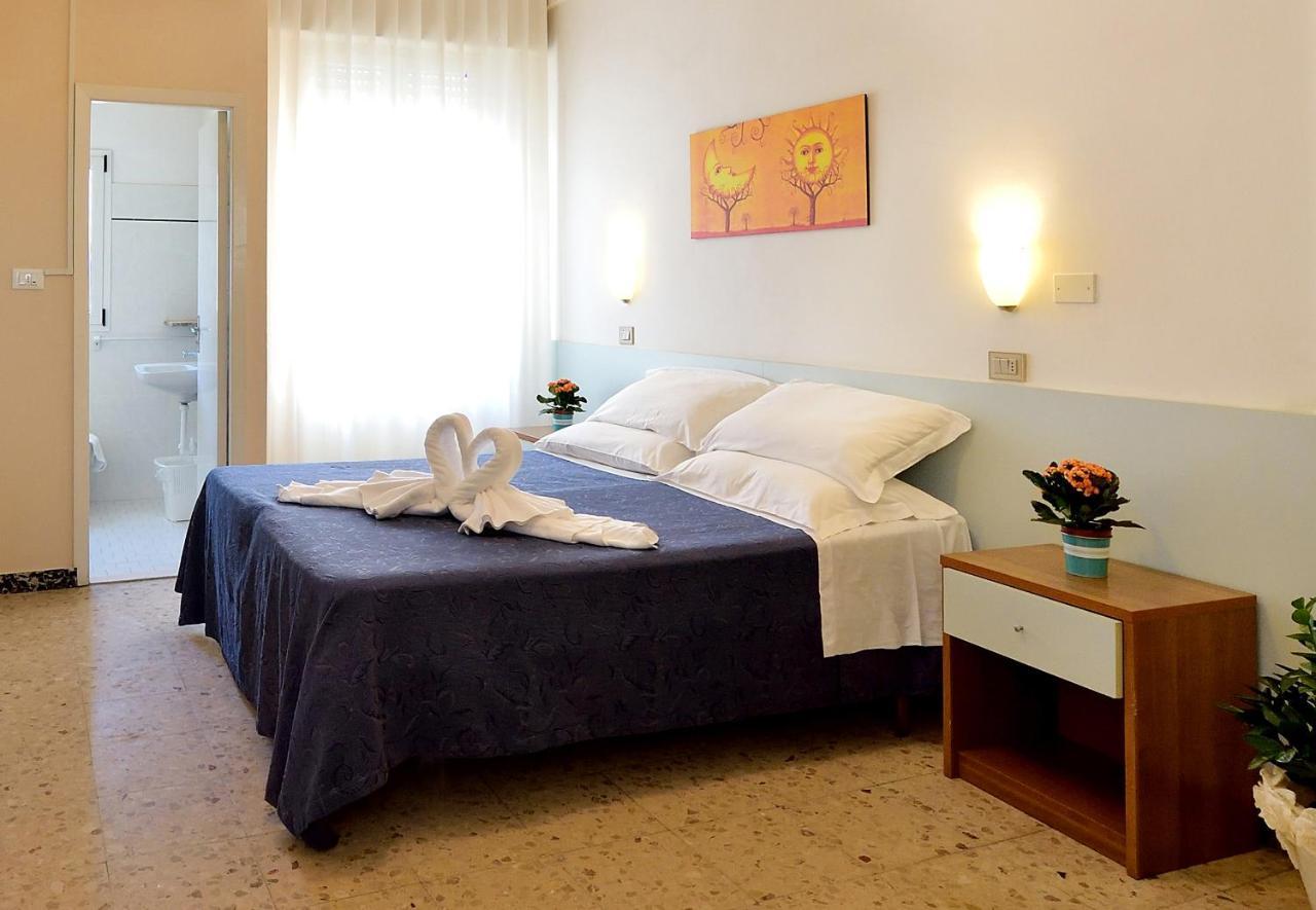 Hotel Oltremar B&B カットーリカ エクステリア 写真