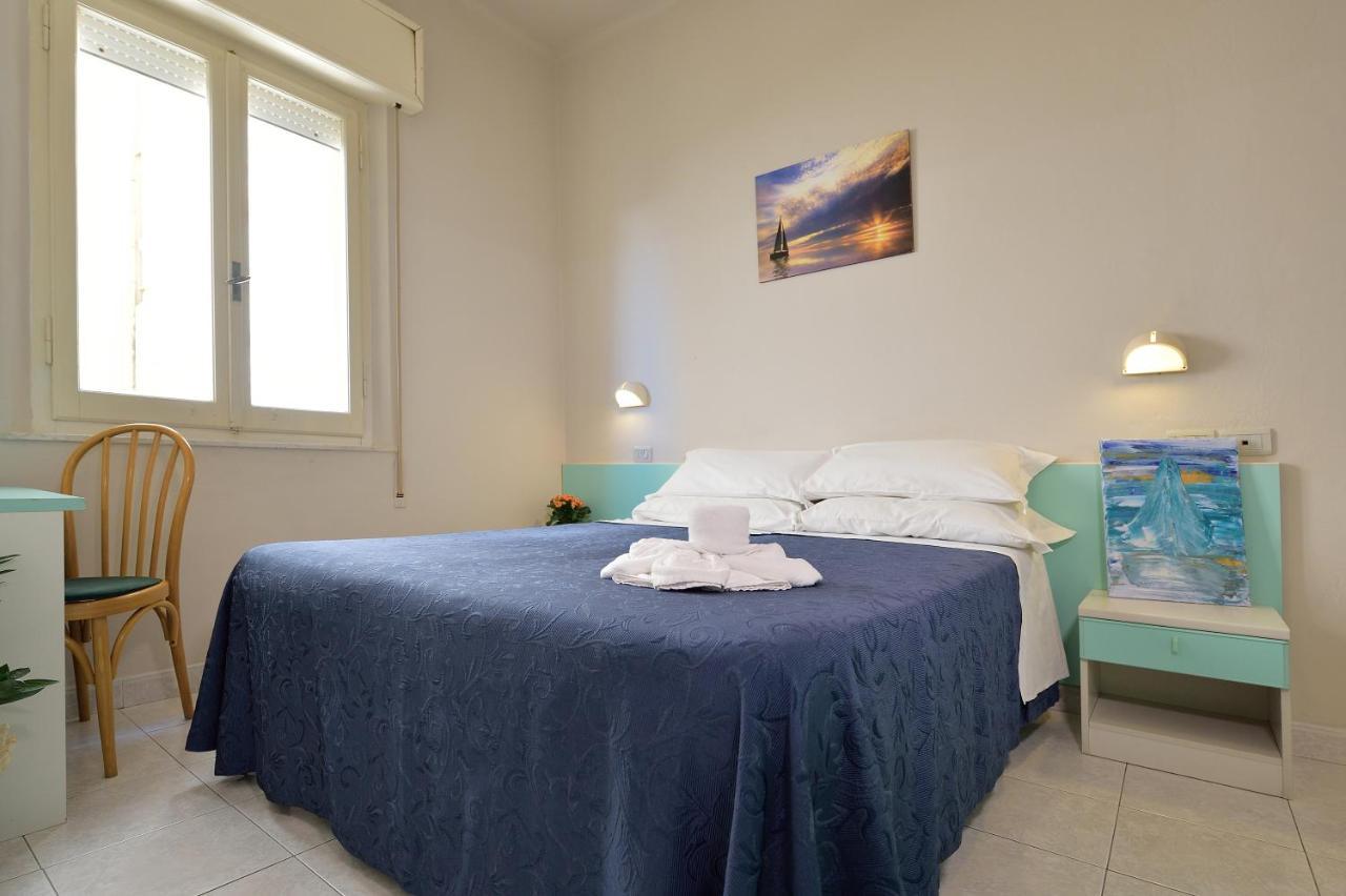 Hotel Oltremar B&B カットーリカ エクステリア 写真