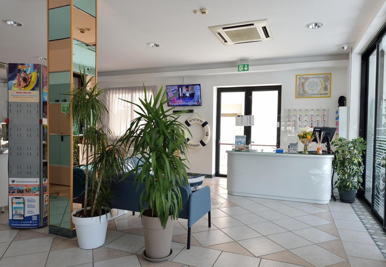 Hotel Oltremar B&B カットーリカ エクステリア 写真