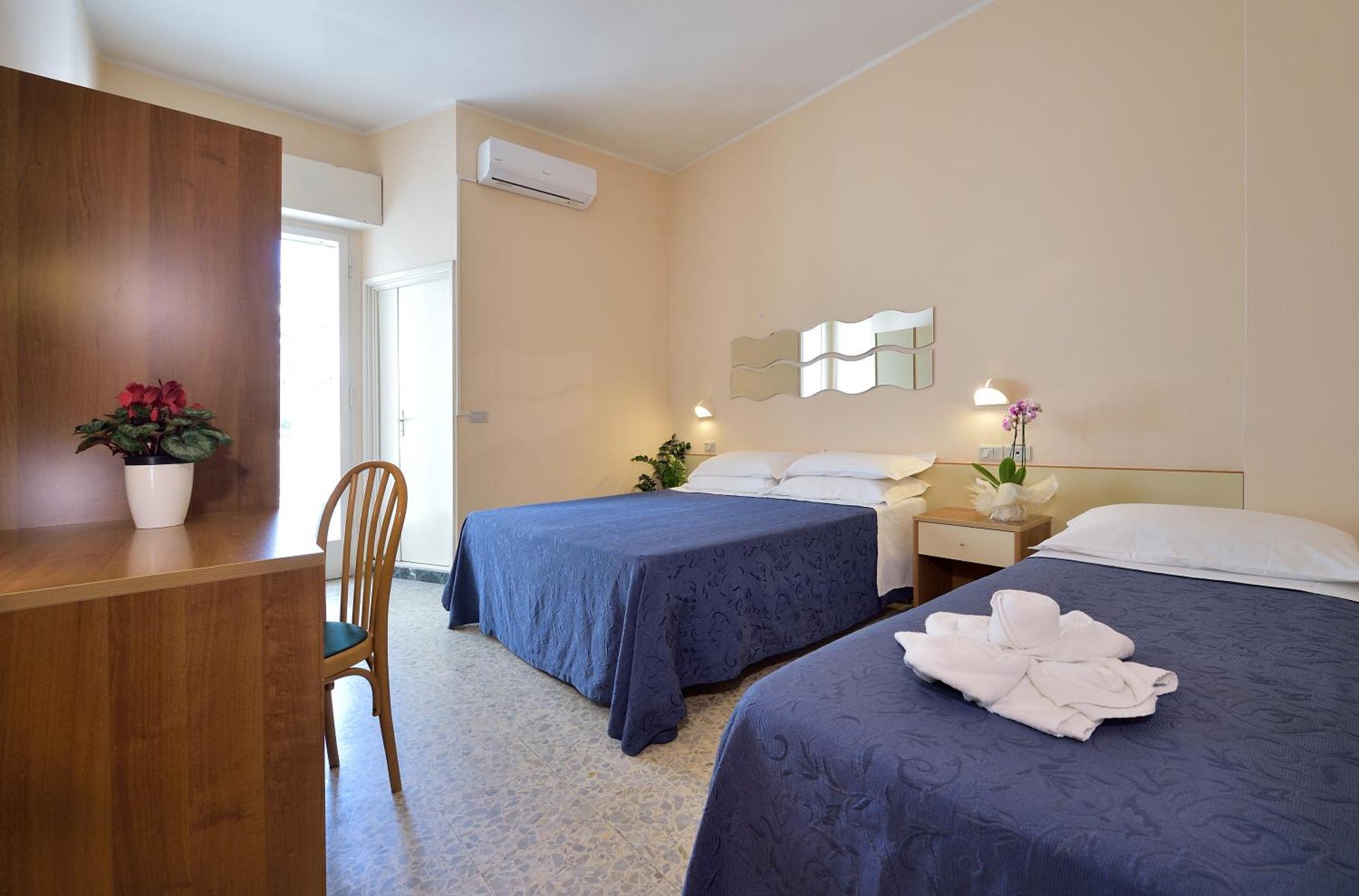 Hotel Oltremar B&B カットーリカ エクステリア 写真
