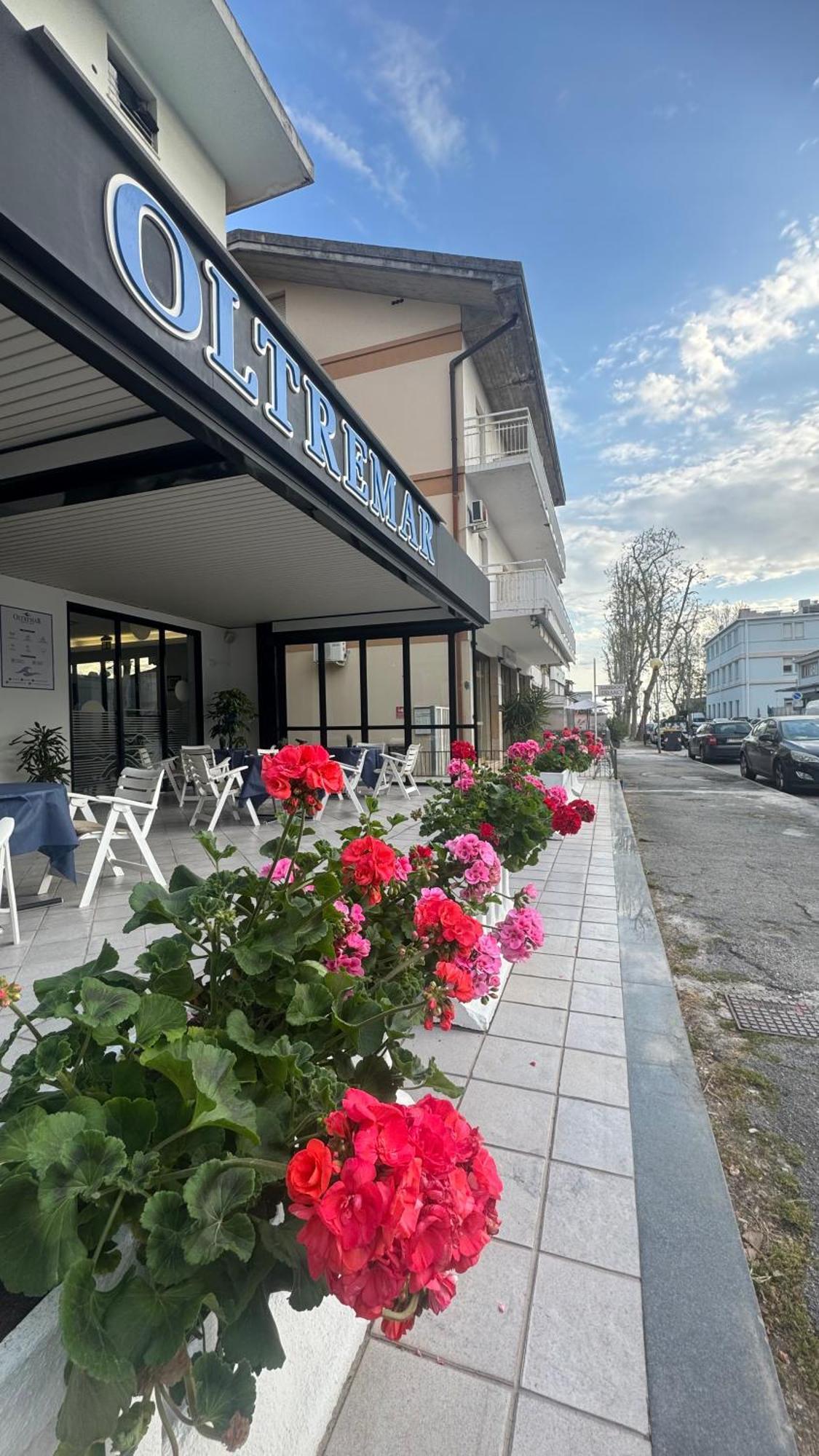 Hotel Oltremar B&B カットーリカ エクステリア 写真